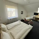 Allee 25 Hotel *