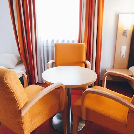 Hotell Allee 25 *