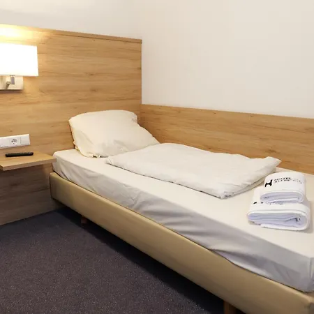 Allee 25 Hotel *