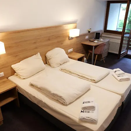 Allee 25 Hotel *